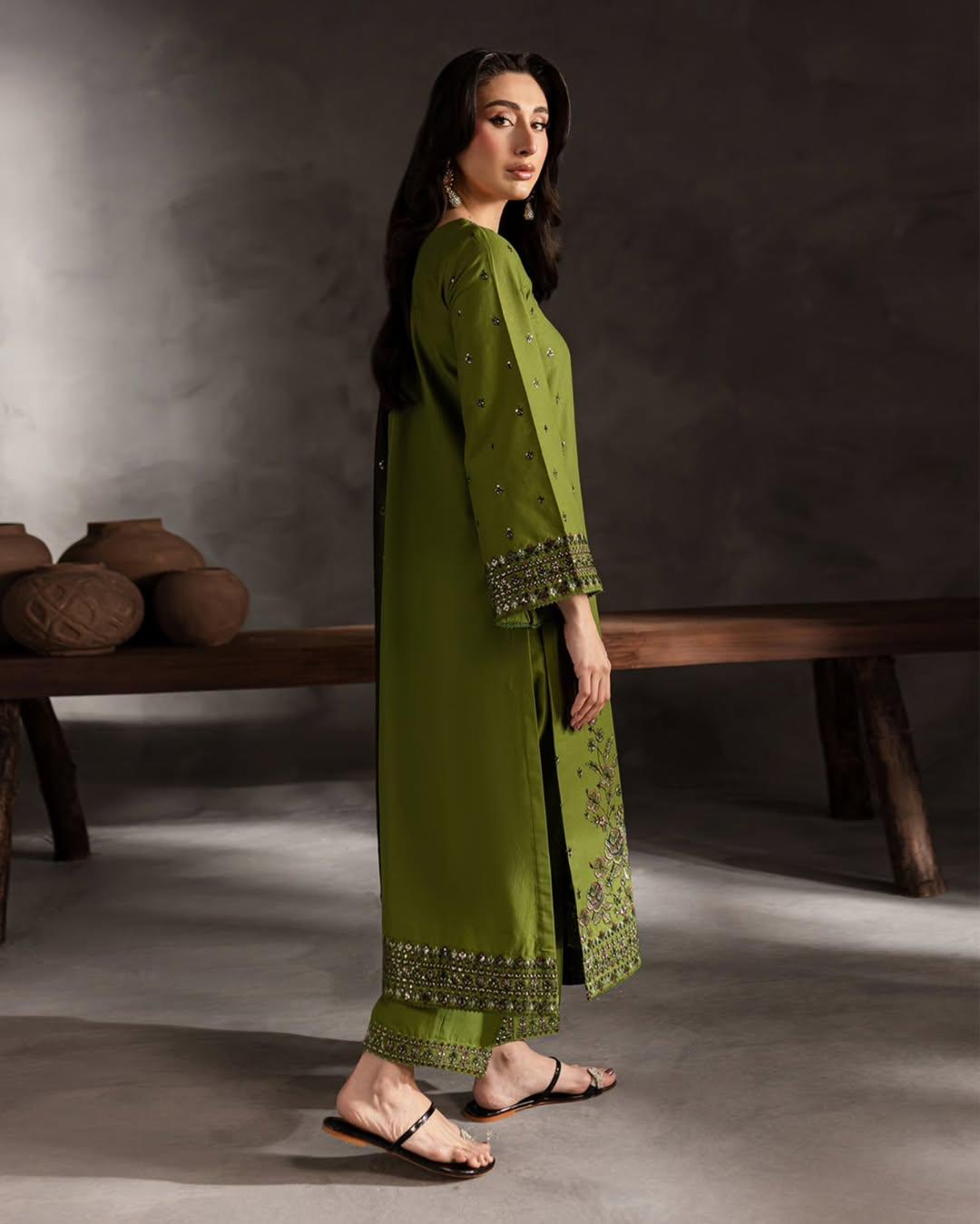Ezza lawn 3PC β Elegance in Every Thread