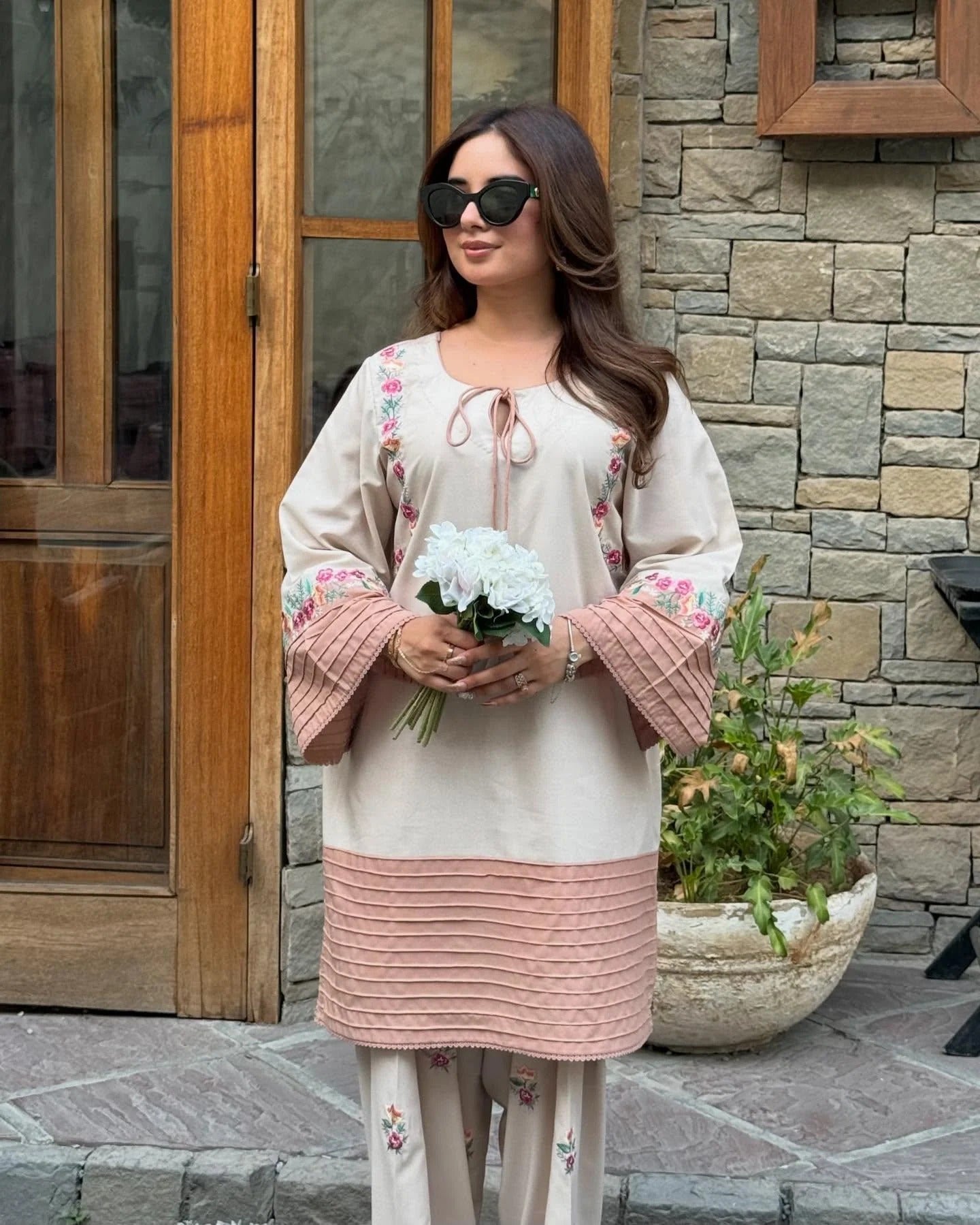 VAARI LAWN 2PC ( FARSHI SHALWAR )