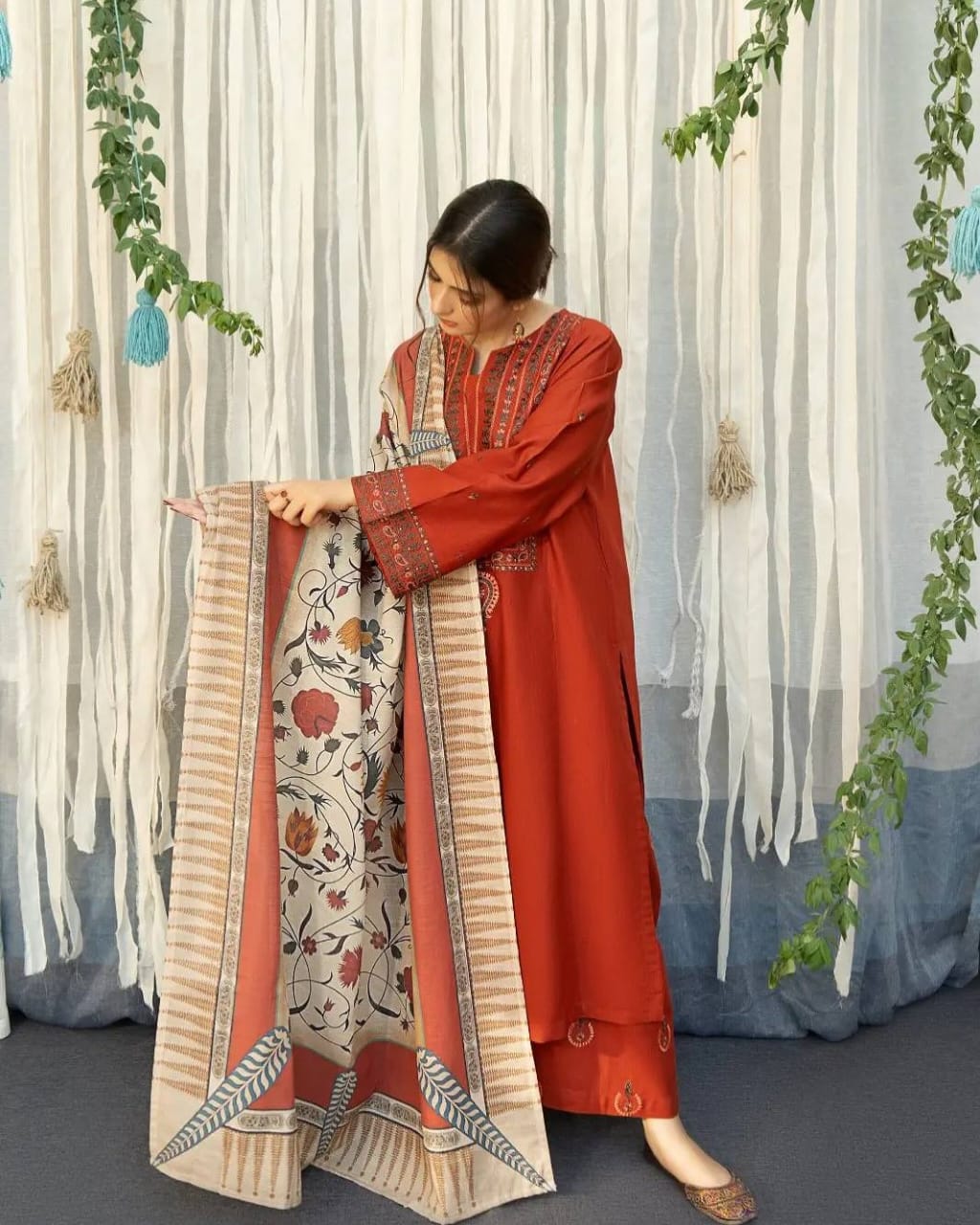 UROOJ  EMB 3Pc With Shawl
