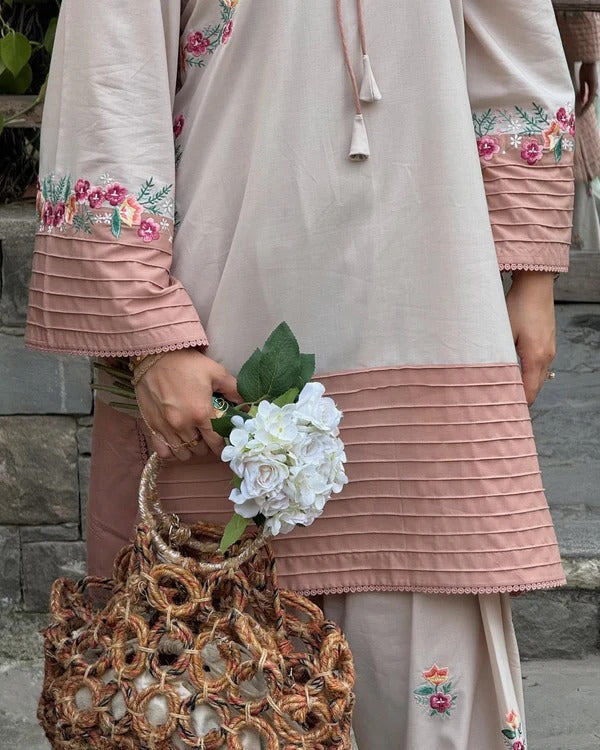 VAARI LAWN 2PC ( FARSHI SHALWAR )