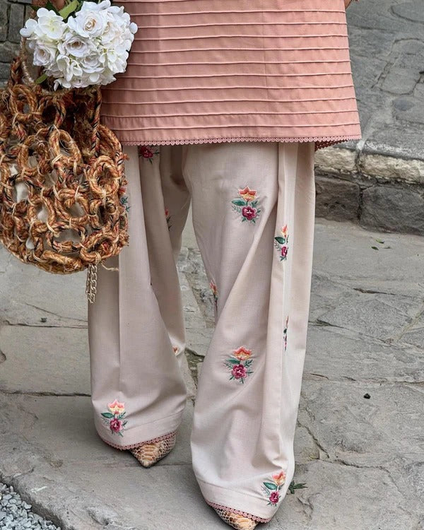 VAARI LAWN 2PC ( FARSHI SHALWAR )